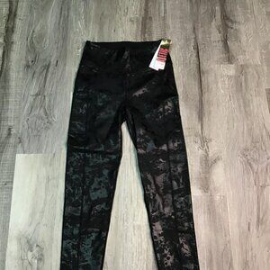 NWT Lilly Pulitzer Luxletic Weekender High Rise Midi in Onyx Shoreline